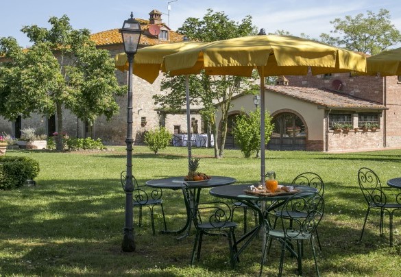 La casa padronale e al suo fianco la dependance - Le Caselle