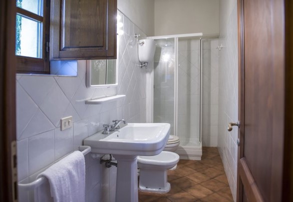 Bagno con doccia al primo piano - Le Caselle
