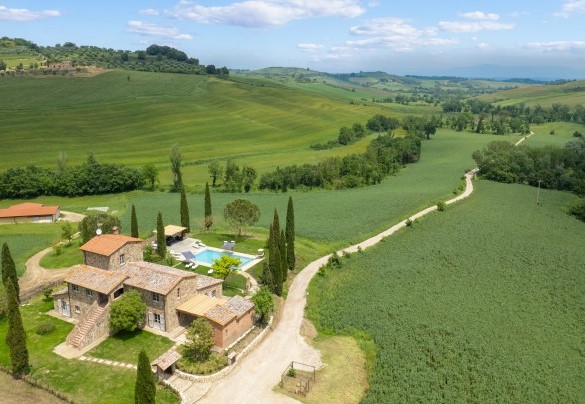 La proprietà si sviluppa su un terreno di circa 15 ettari non recintato con vigneti e seminativi - Le Colombelline