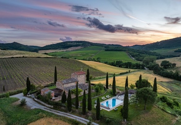 La proprietà nei bagliori del tramonto - Le Colombelline