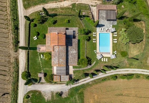 Sentieri circondano la proprietà per piacevoli passeggiate nel verde - Le Colombelline