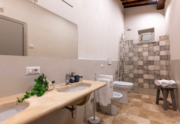 Bagno con doccia n.1 en-suite alla camera n.1. Piano terra - Le Colombelline