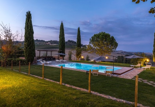 La proprietà si sviluppa su un terreno di circa 15 ettari non recintato con vigneti e seminativi - Le Colombelline