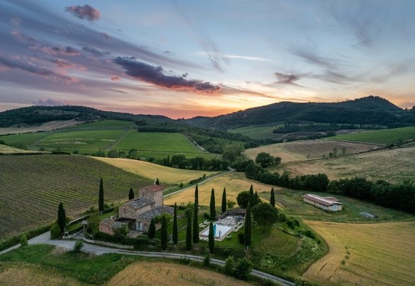 La proprietà nei bagliori del tramonto - Le Colombelline