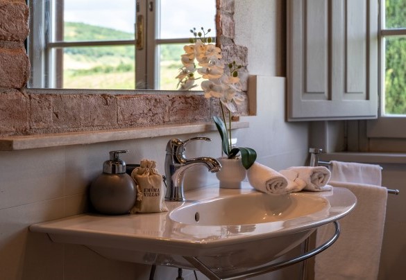 Bagno con doccia n.5 en-suite alla camera n.5. Primo piano - Le Colombelline