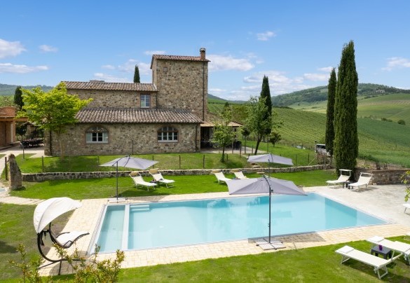 La piscina misura 12 x 6m con una profondità crescente da 0,90 m a 1,40 m - Le Colombelline
