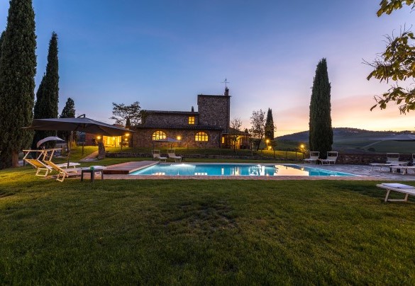 La proprietà nei bagliori del tramonto - Le Colombelline