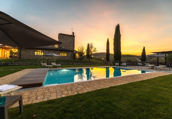 La proprietà nei bagliori del tramonto - Le Colombelline