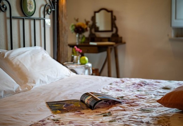 Camera matrimoniale n.5 con bagno en suite. Primo piano - Le Colombelline