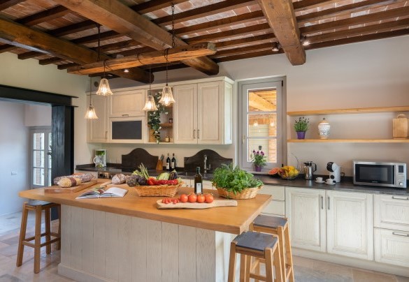 La grande cucina luminosa e accessoriata - Le Colombelline