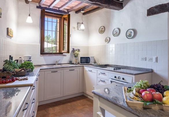 Cucina accessoriata in open col salotto - Le Grazie