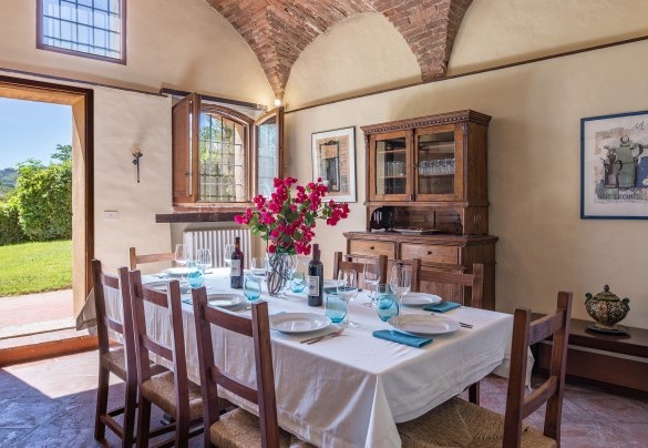 Sala da pranzo con uscita diretta in giardino - Le Grazie 