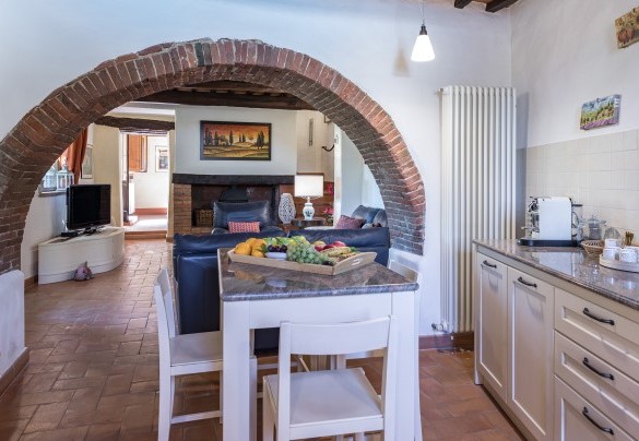 Cucina accessoriata in open col salotto - Le Grazie