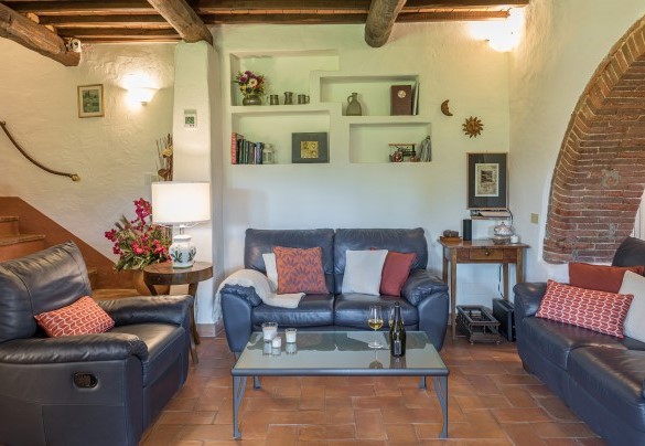 L’ingresso principale apre nel salotto in open con la cucina - Le Grazie