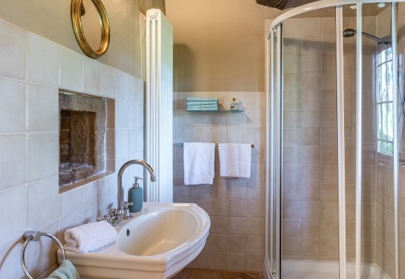 Bagno con doccia n.1 al piano terra, accanto alla cucina - Le Grazie