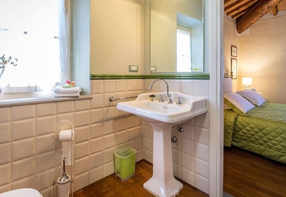 En suite bathroom with shower n.3 - Le Querce dei Medici 