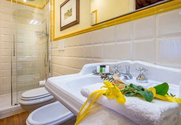 En suite bathroom with shower n.4 - Le Querce dei Medici 