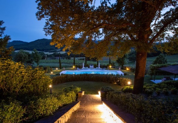 La scala che dalla villa conduce alla zona piscina - Le Querce dei Medici   