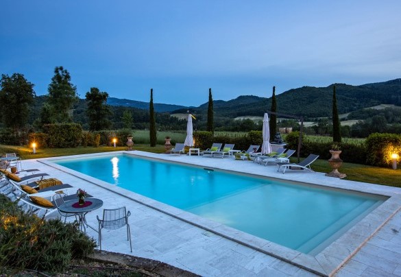 La piscina in notturna - Le Querce dei Medici 