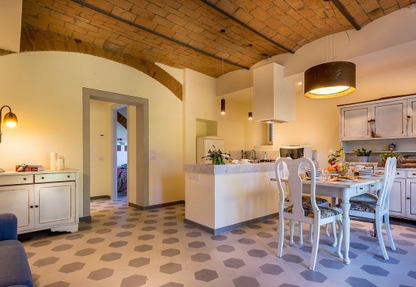 Large living area of ​​the apartment on the lower floor - Le Querce dei Medici
