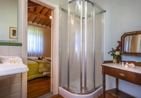 En suite bathroom with shower n.3 - Le Querce dei Medici 