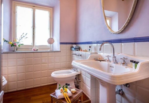 En suite bathroom with tub n.2 - Le Querce dei Medici 