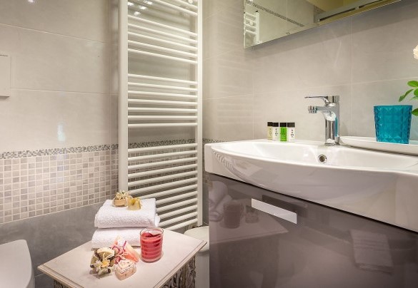 En suite bathroom with shower n.7 - Le Querce dei Medici 