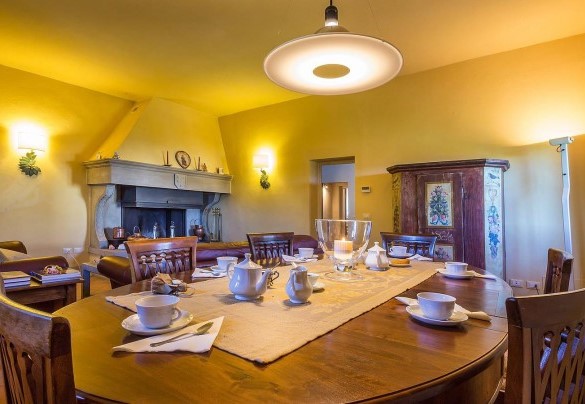  Dining area with fireplace (in use only in the winter months) - Le Querce dei Medici