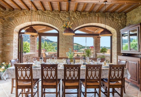 La luminosa sala da pranzo - Le Terre di Nunzio