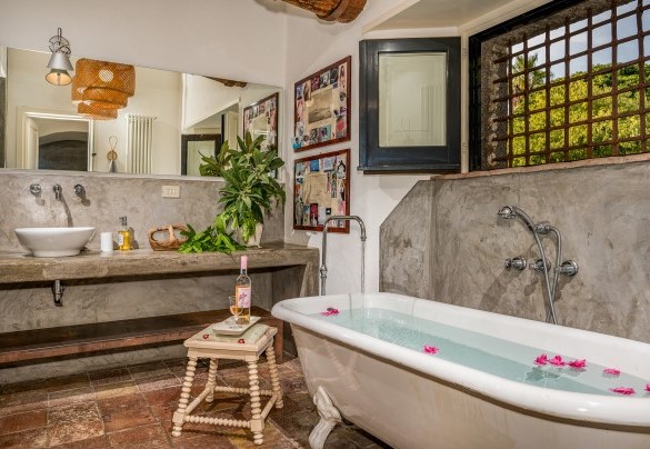 Bagno ensuite con vasca e doccia separate  n. 3 - Linera