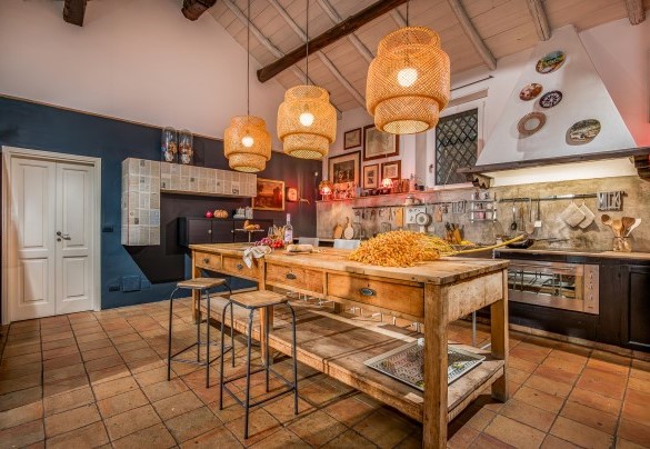 La spaziosa cucina abitabile e completamente attrezzata - Linera