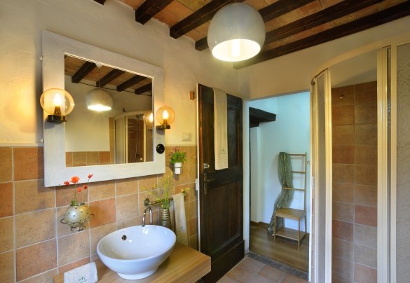 Bagno con doccia n. 2 piano primo - Luce tra i Faggi