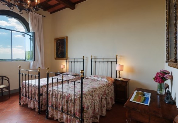 Grande camera doppia (con letti unibili) con finestre panoramiche bagno en-suite con doccia, nella torre - Marangole