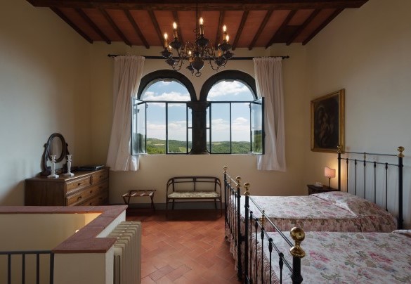 Grande camera doppia (con letti unibili) con finestre panoramiche bagno en-suite con doccia, nella torre - Marangole