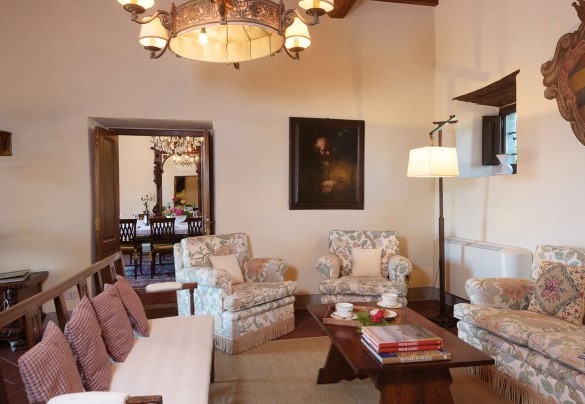 Il salotto collegato con la sala da pranzo e con la grande cucina al piano terra - Marangole