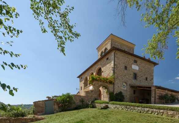 Marangole è inserito in posizione indipendente nella prestigiosa cornice della tenuta del Castello di Albola - Marangole