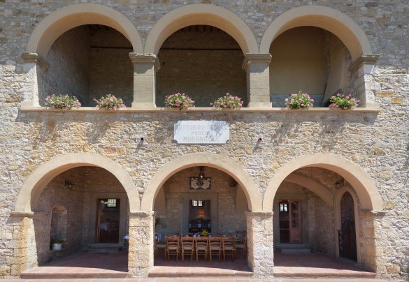 La residenza si distribuisce su tre livelli e termina con una torretta panoramica - Marangole