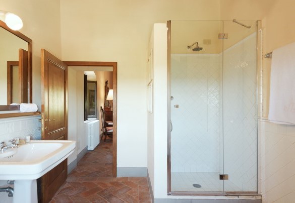 Bagno en-suite con doccia al primo piano - Marangole