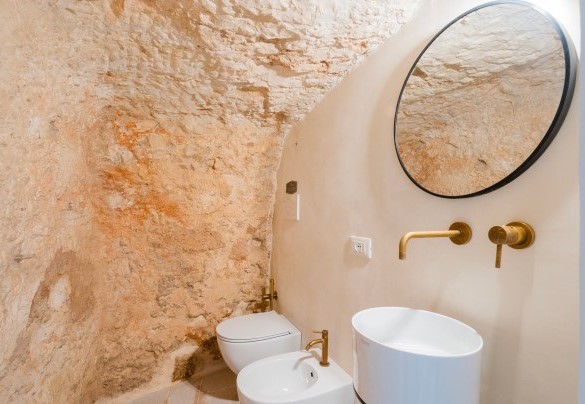 Guest bathroom on the ground floor - Masseria Grotta Antica