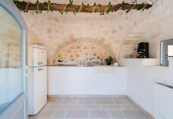 Outdoor kitchen at the rear of the farmhouse - Masseria Grotta Antica