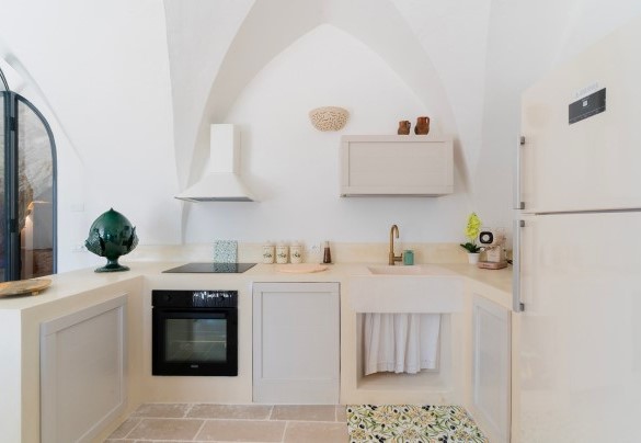 Kitchen detail with induction hob - Masseria Grotta Antica