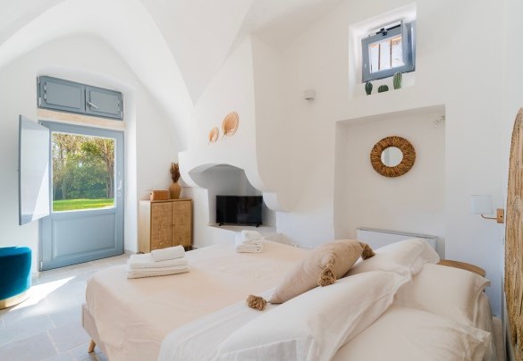 Double bedroom no. 1 with direct access to the outdoors - Masseria Grotta Antica