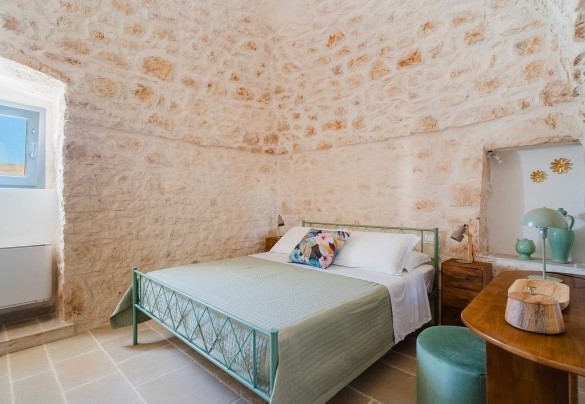 Double bedroom no. 2 with en-suite bathroom - Masseria Grotta Antica