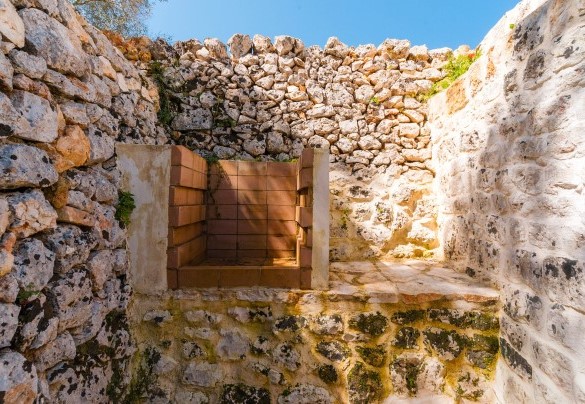 Stone barbecue at the rear of the farmhouse - Masseria Grotta Antica