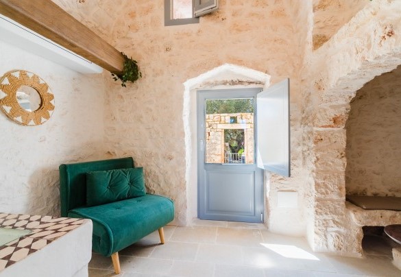 Entrance to the trullo - Masseria Grotta Antica