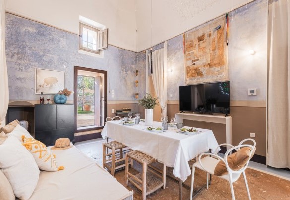 La zona giorno della masseria è uno spazio organizzato per tutti i momenti di convivialità - Masseria Muto