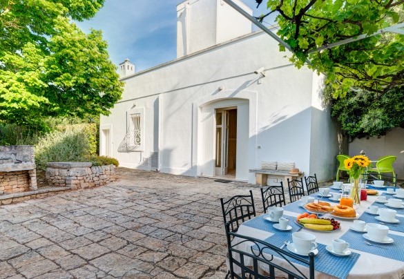 Equipped outdoor dining area and stone BBQs - Masseria Profilo