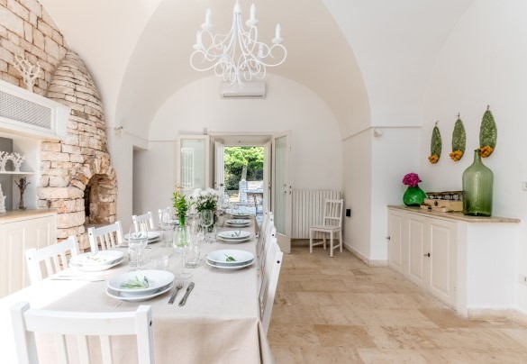 Dining room with direct access to the courtyard - Masseria Profilo