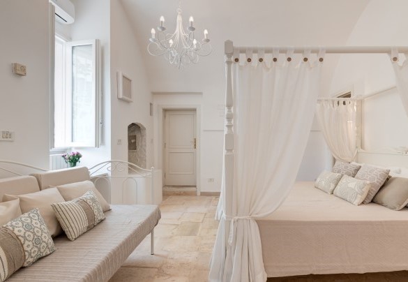 Double bedroom on the ground floor of unit 2 with en-suite bathroom – Masseria Profilo