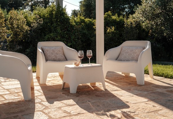 Shaded relaxation area by the pool - Masseria Profilo